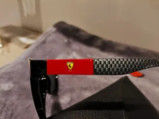 Gafas de sol Ray-Ban negras polarizadas