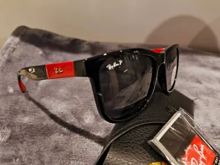 Gafas de sol Ray-Ban negras polarizadas