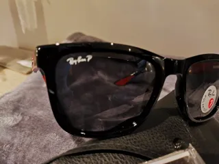 Gafas de sol Ray-Ban negras polarizadas