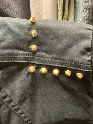 Giacca nera con borchie