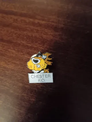 Lote de 5 pines antiguos