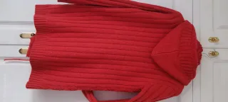 Trenca de punto naranja con botones de madera