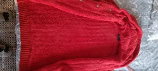 Trenca de punto naranja con botones de madera