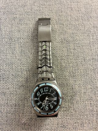 Orologio Swatch con quadrante nero - cinturino metallico