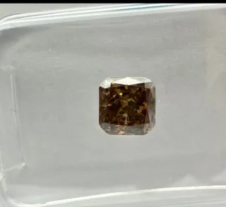 Diamante IGI 0.69 Ct Fancy Natural Marrón