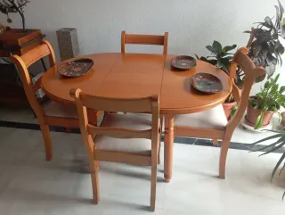 Mesa comedor redonda y 4 sillas madera