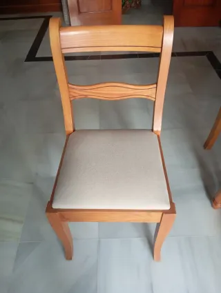 Mesa comedor redonda y 4 sillas madera