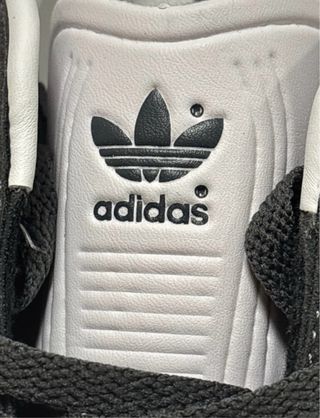 Adidas Gazelle grises y blancas