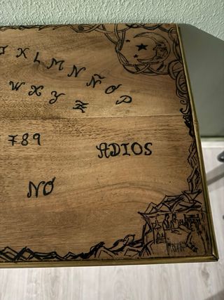 Mesa Oui-ja antigua de madera maciza