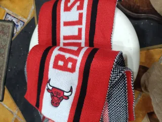 Gorra y bufanda Bulls roja y blanca