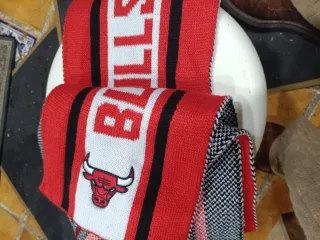 Gorra y bufanda Bulls roja y blanca