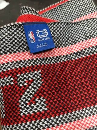 Gorra y bufanda Bulls roja y blanca