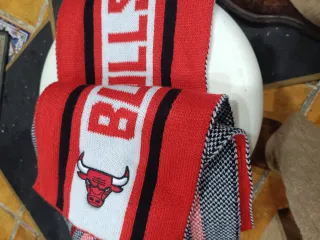 Gorra y bufanda Bulls roja y blanca