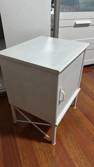 Mesa de noche Ikea blanca