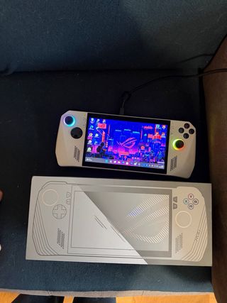 Asus ROG Ally Z1 Extreme + Caja + Cargador