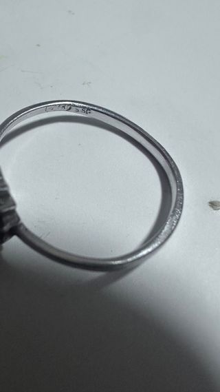 Anillo Oro Blanco con Rubí y Diamantes