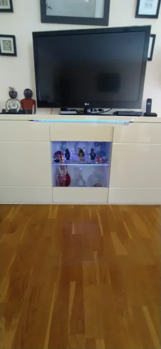 Mueble blanco 150x80x40 con luces LED con mando