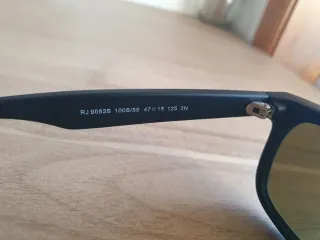Gafas de sol Ray-Ban niño negras nuevas.
