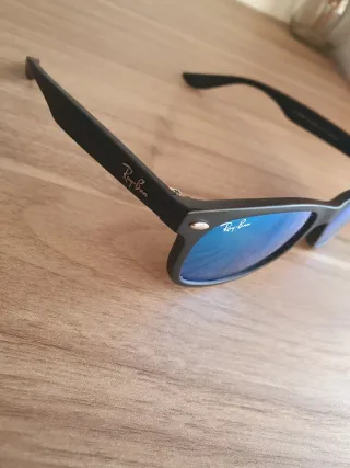 Gafas de sol Ray-Ban niño negras nuevas.