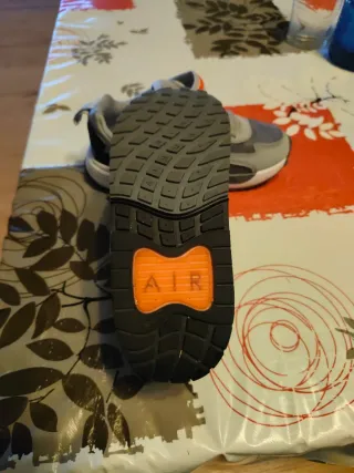 Nike Air Max niño gris naranja