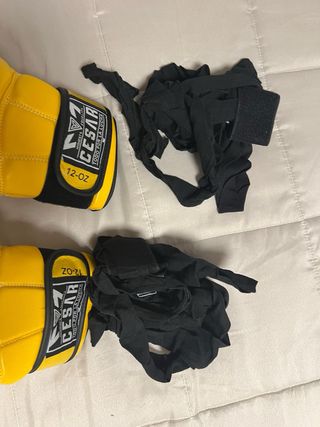 Guantes Boxeo Cesar 12oz + Vendas Negras