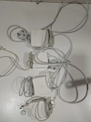 Cargadores Apple Blancos