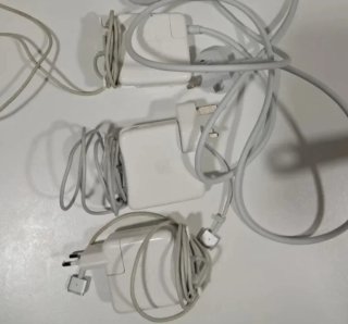 Cargadores Apple Blancos