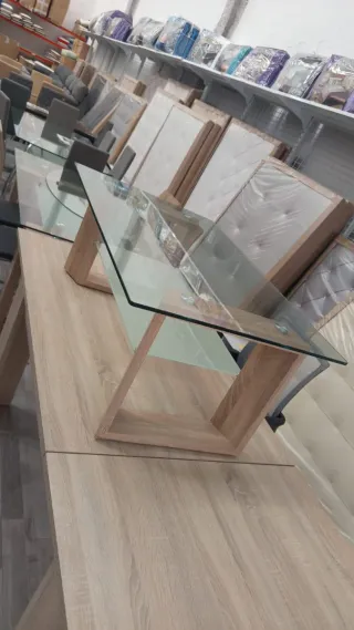 Mesa de cristal con 6 sillas