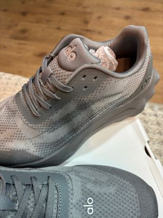 Zapatillas Alo Grises