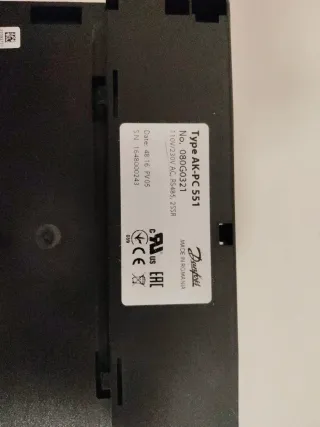 Controlador Danfoss AK-PC 551