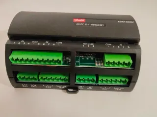 Controlador Danfoss AK-PC 551