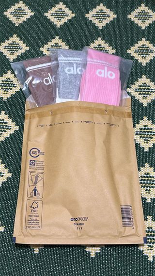 Calcetines Alo Yoga  (Marrón, Gris, Rosa) altos .