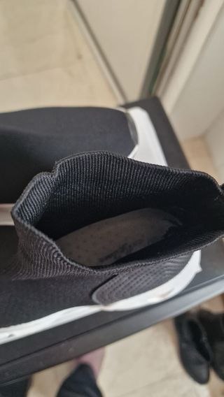 Stivali elastici neri e bianchi