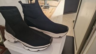 Stivali elastici neri e bianchi