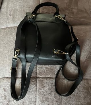 Mochila negra bordada flores