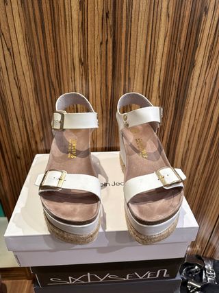 Sandalias estilo bios plataforma blancas talla 39