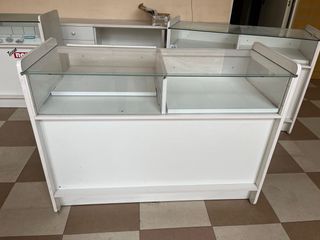 3 banconi bianchi con cassetti e vetro