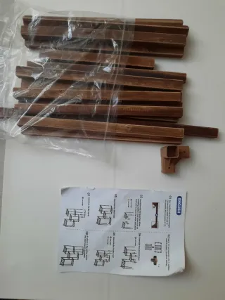 Estantería de bambú y madera