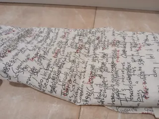 Pañuelo estampado con texto