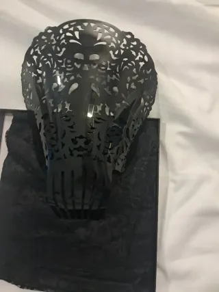 Mantilla negra, peineta y guantes