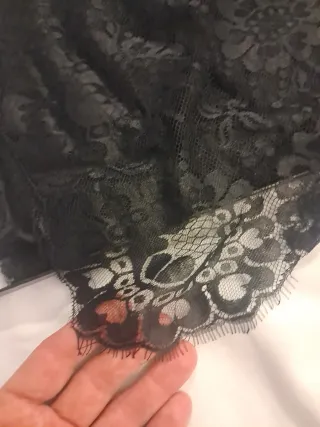 Mantilla negra, peineta y guantes