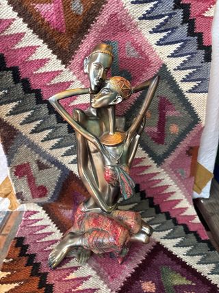 Figura pareja étnica decorativa