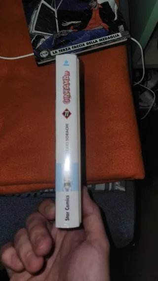 2 comics en italiano (dylan dog 179 y gintama 77)