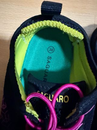 Deportivas Saguaro Talla 38 Negras y Rosas