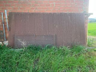 Portal de ferro amb porta peatonal