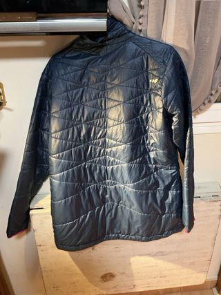 Cortavientos azul y rosa