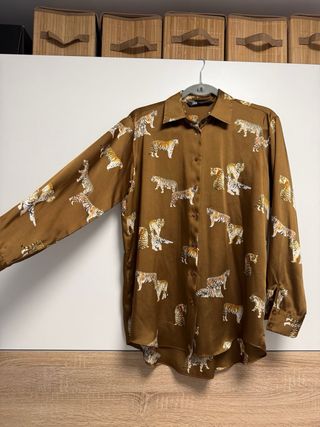 Blusa Zara con estampado de tigres