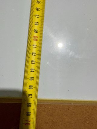 Espejo Nessane y estantería de cristal