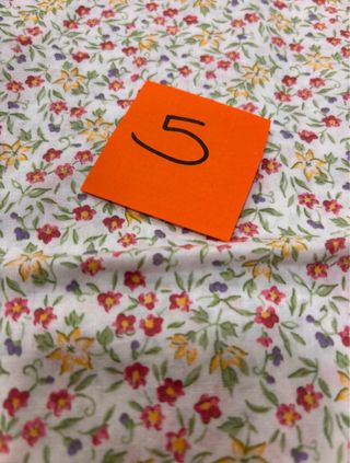 Pañuelo fallero flores rojas