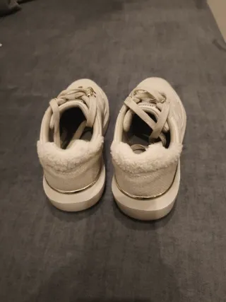 Zapatillas Beig y Doradas